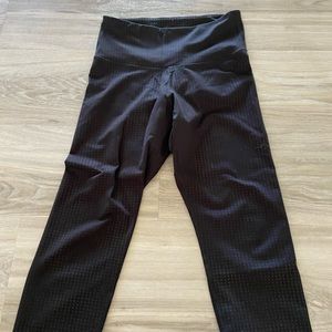 Black cropped athletic legging with polka dot pattern